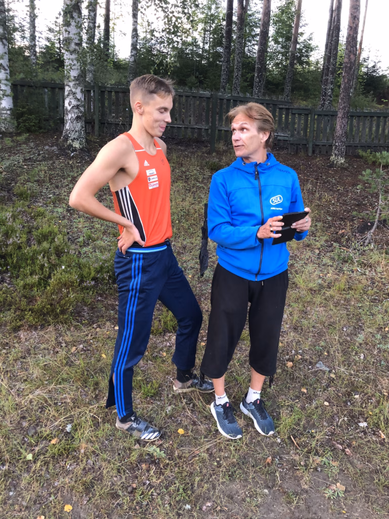 Pm-kävelyt PyU:n juhlaa – Jimi Huuho 3-loikkasi lähes 14 metriä