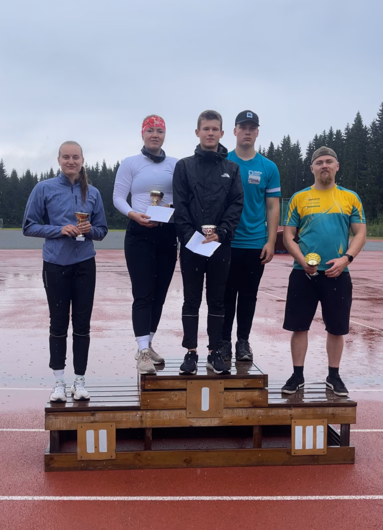 Seppo Räty juhlisti Santran ja Mantan keihäskisaa