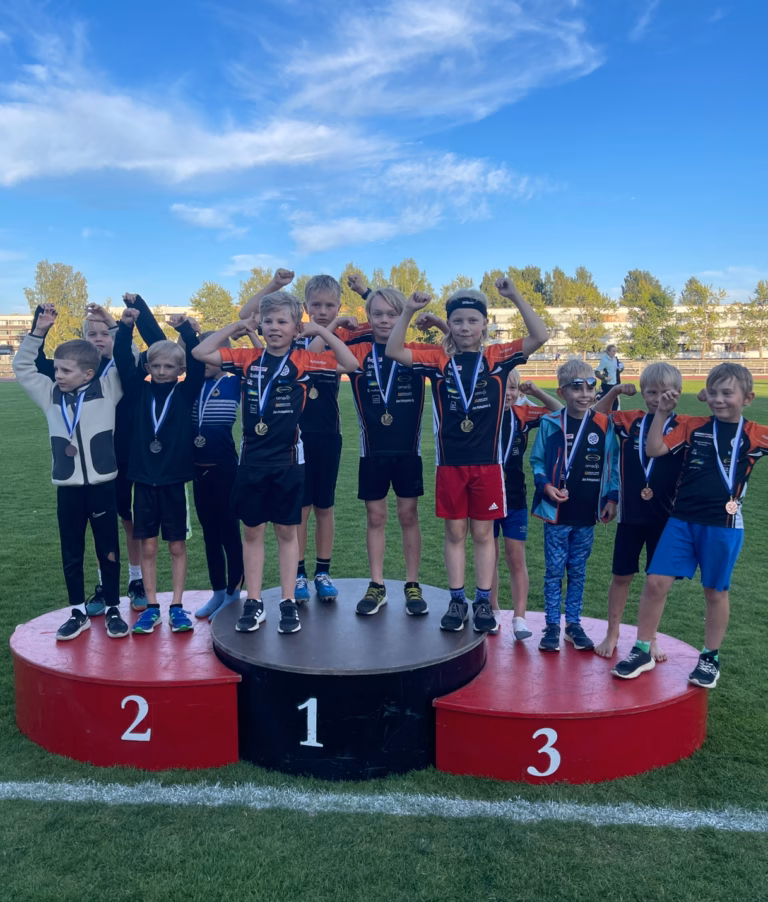 PyU:n 9-vuotiaat pojat juoksivat kaksi pe-tulosta, pm-viestit 21.8.2024